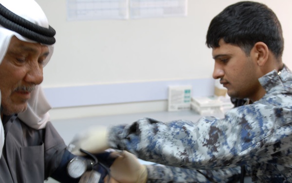 Community medical engagement outreach program provides medical care to Iraqi residents in Doura community