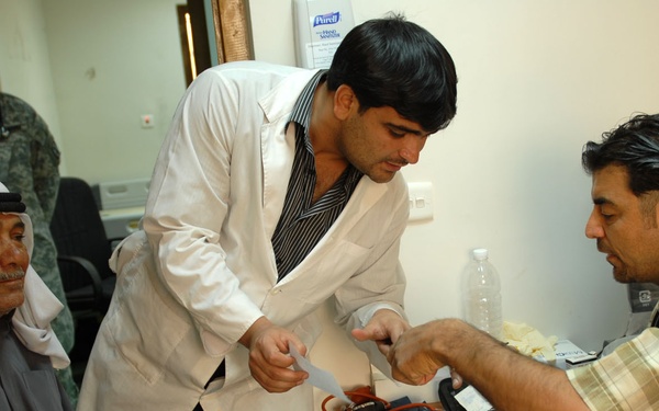 Community medical engagement outreach program provides medical care to Iraqi residents in Doura community