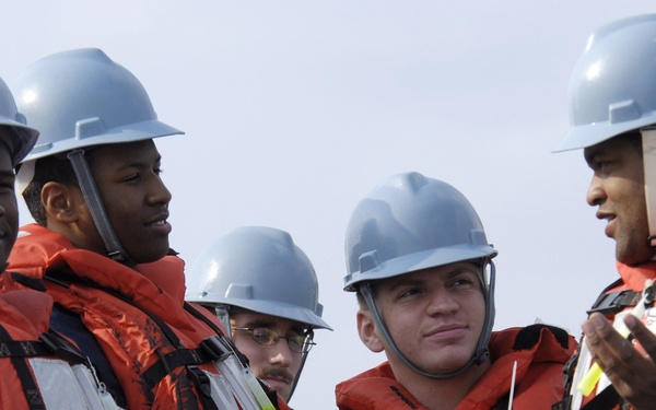 USS Blue Ridge approaches USNS Tippecanoe