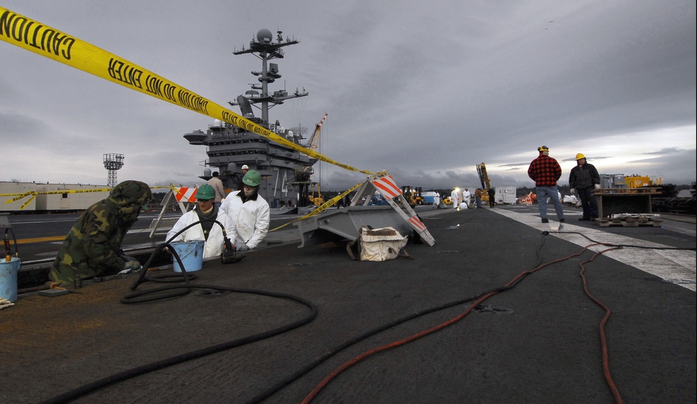 Aircraft returns to Stennis