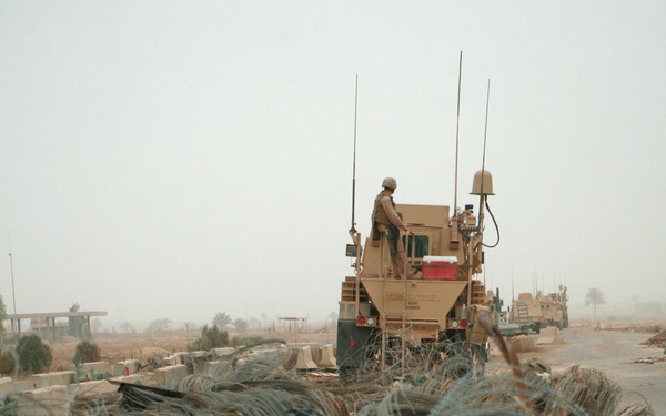 Marine Engineers Demilitarize Iraqi Road