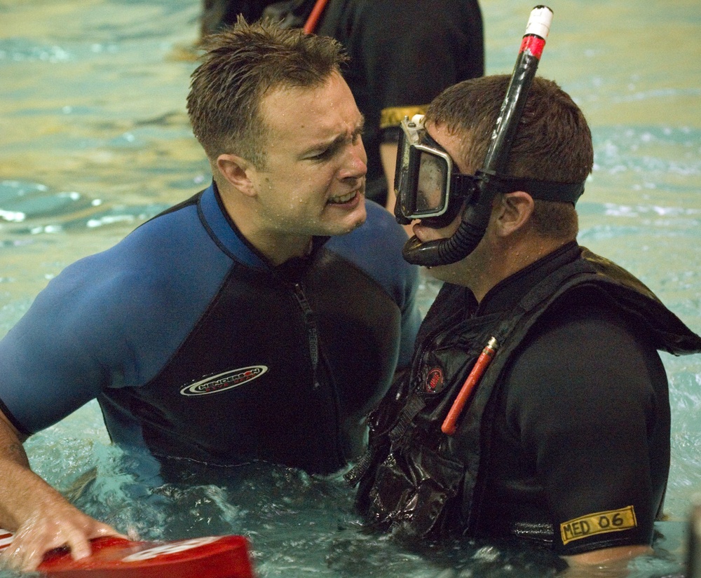 Pensacola Sailors learn rescue swimming skills