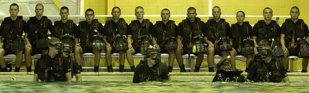 Pensacola Sailors learn rescue swimming skills