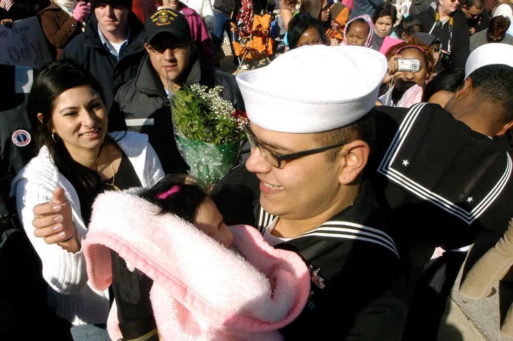 USS Vicksburg returns home