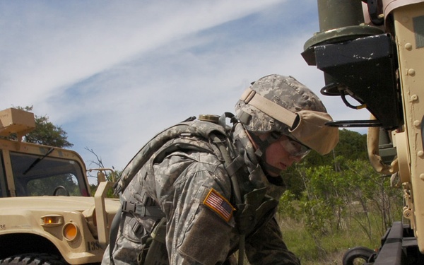 Cavalry Soldiers conducts convoy training