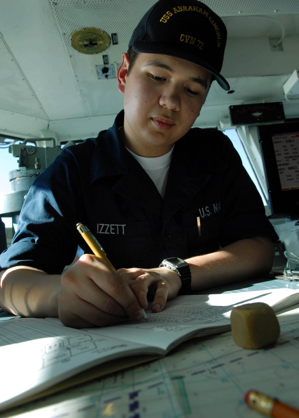 USS Abraham Lincoln Sailors stay sharp while underway