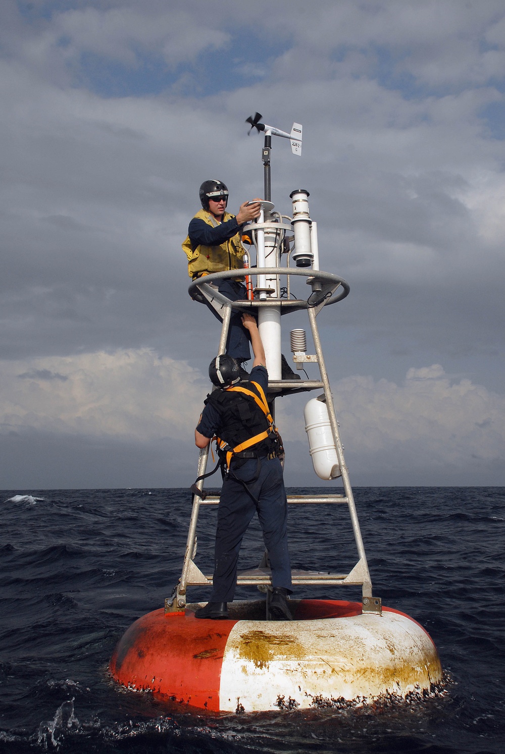 Sailors repair NOAA Pirata bouy