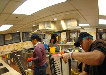 USS Blue Ridge Sailors conduct community service project in Hong Kong