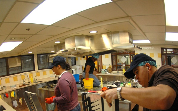 USS Blue Ridge Sailors conduct community service project in Hong Kong