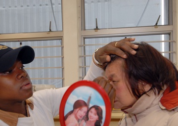 USS Blue Ridge Sailors conduct community service project in Hong Kong