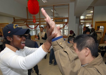 USS Blue Ridge Sailors conduct community service project in Hong Kong