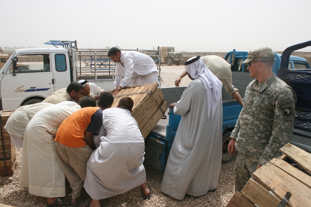 Soldiers Help Iraqis With Drinking Water, Irrigation