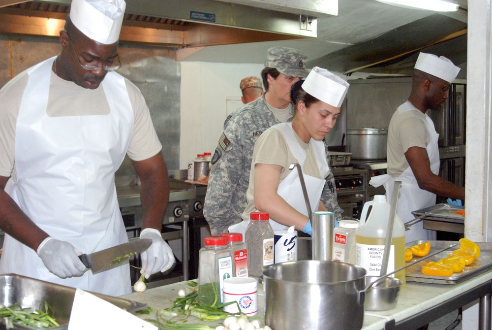 Service members compete in Iron Chef competition