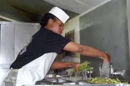 Service members compete in Iron Chef competition