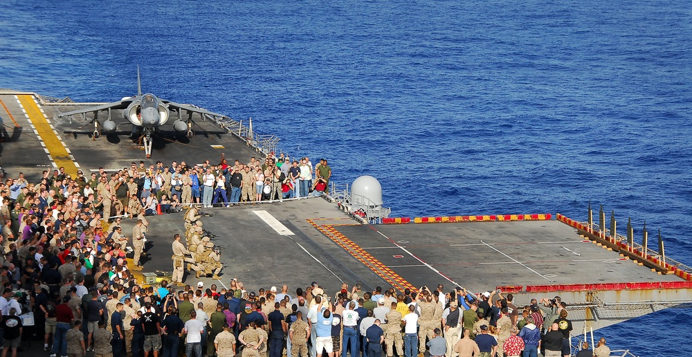 USS Tarawa Marines, Sailors conduct live fire demonstration