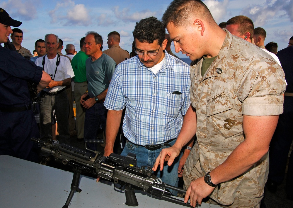 USS Tarawa Marines, Sailors conduct live fire demonstration