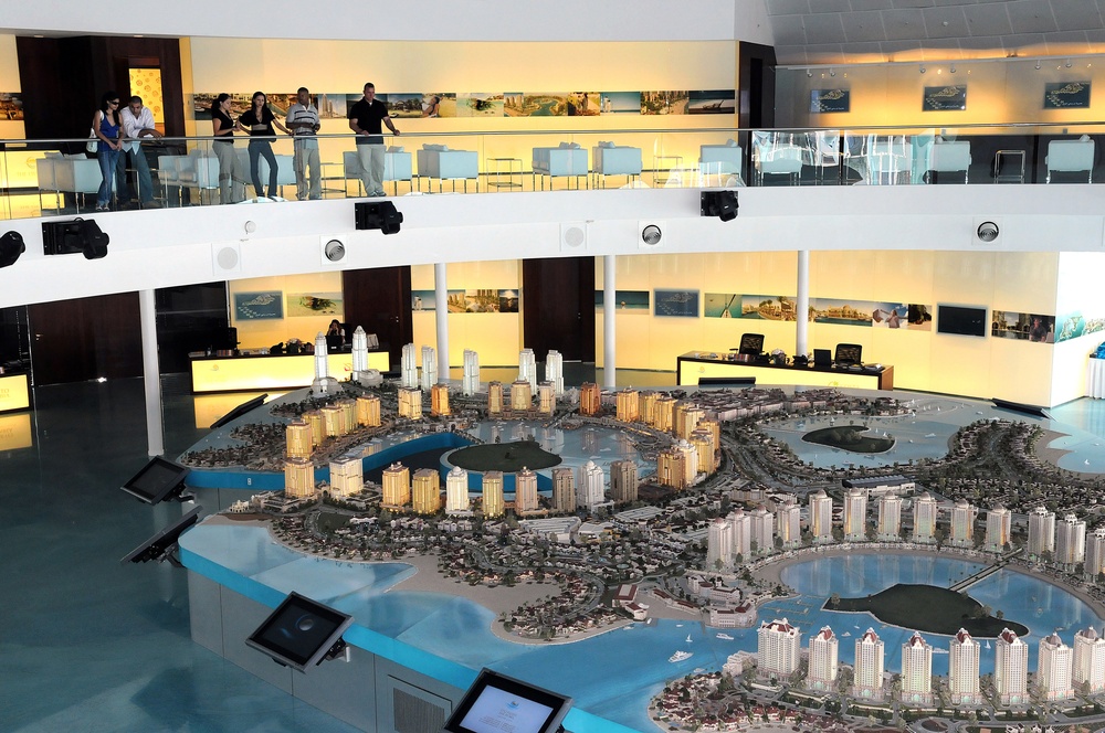 Soldiers tour The Pearl - Qatar's island masterpiece