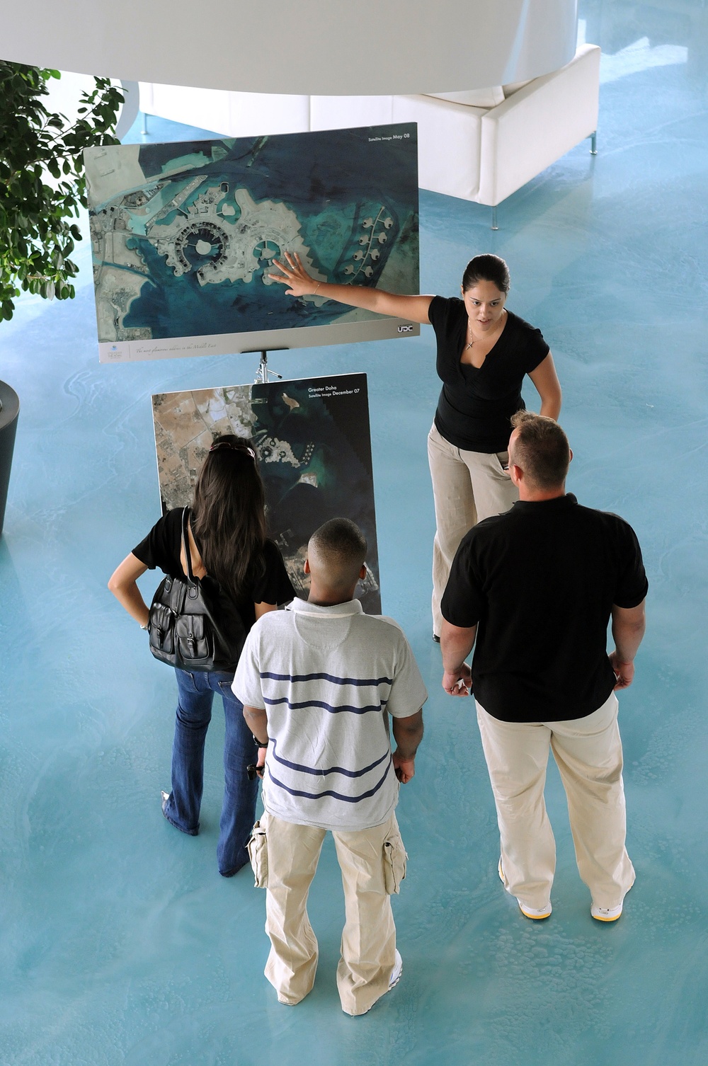 Soldiers tour The Pearl - Qatar's island masterpiece