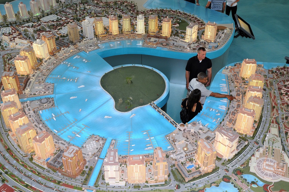 Soldiers tour The Pearl - Qatar's island masterpiece