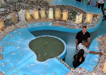 Soldiers tour The Pearl - Qatar's island masterpiece