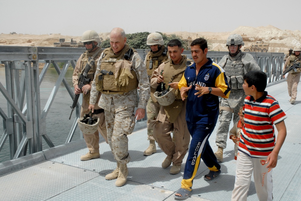 Marine general visits newly-built bridge near Baghdadi