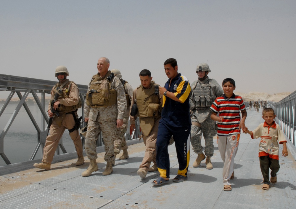 Marine general visits newly-built bridge near Baghdadi