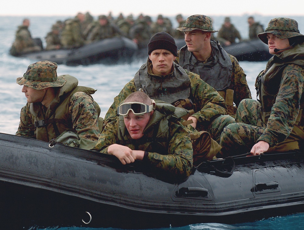 Marines board USS Harpers Ferry conduct amphibious landing