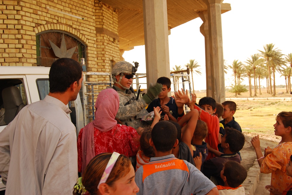 Tigers visit Iraqi village