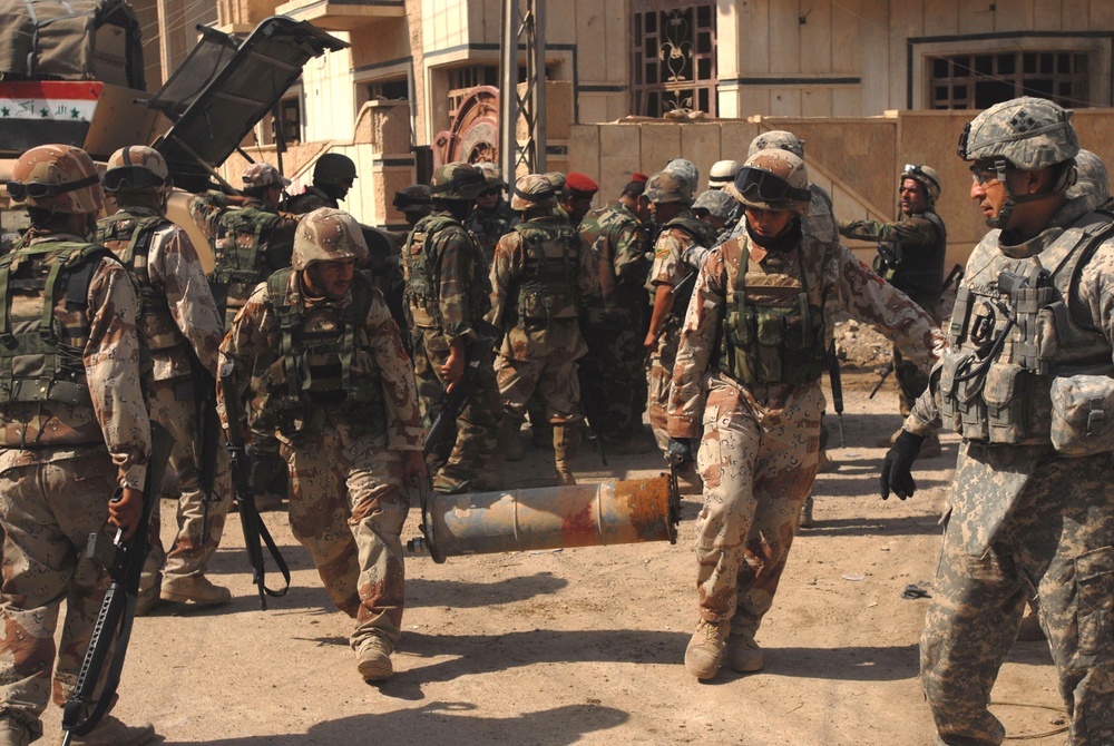Iraqi army takes command in Rashid, Regulars Bn., MiTT advises from afar