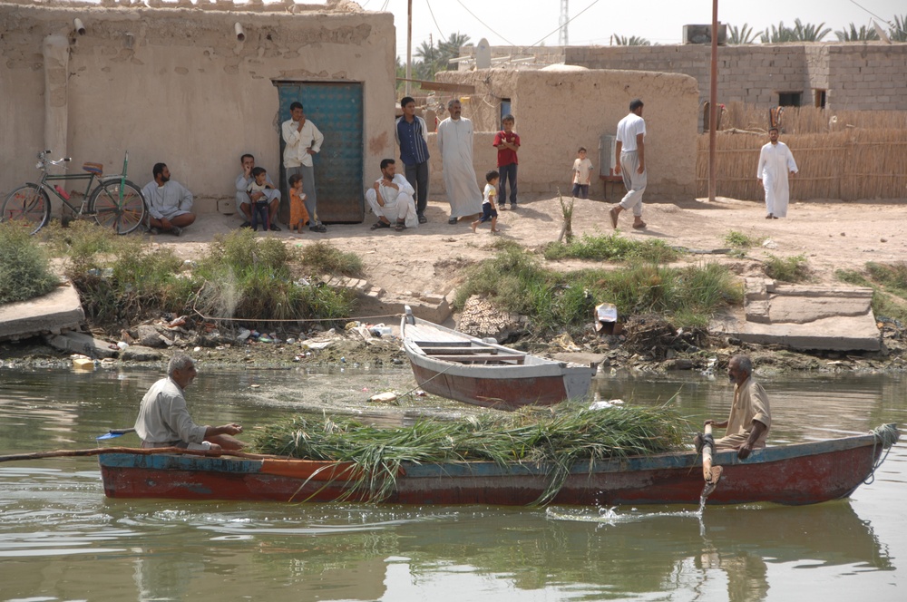 People of Basra Enjoy Their Day Out