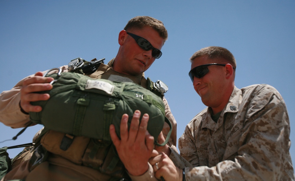 Marines resupply Al Qaim during air-drop mission