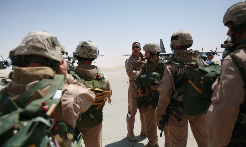 Marines resupply Al Qaim during air-drop mission