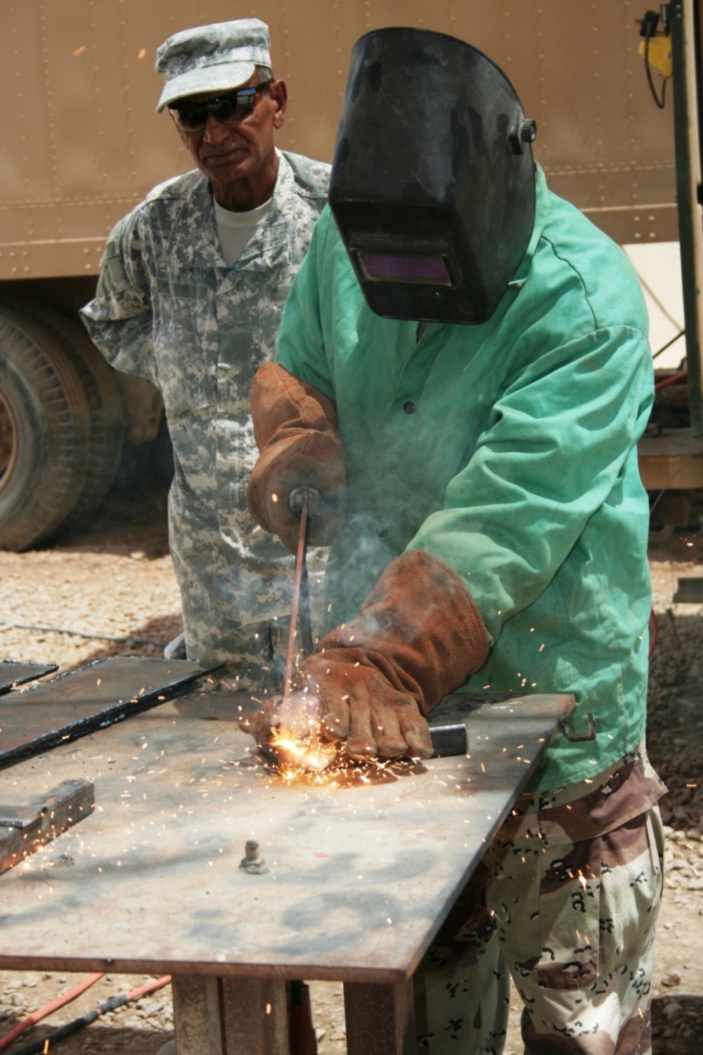 Iraqi army soldiers complete maintenance training course