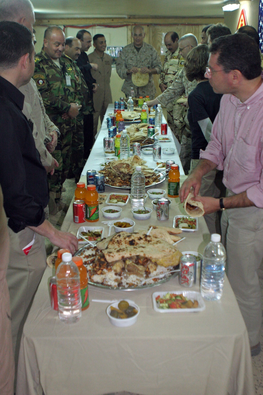 MNF-W Commander visits US advisors, Iraqi officials