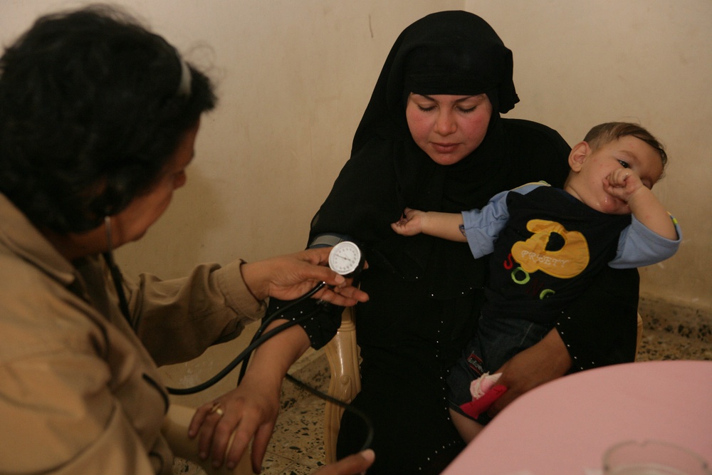 I Marine Expeditionary Force Iraqi Women's Engagement Team helped provide medical care