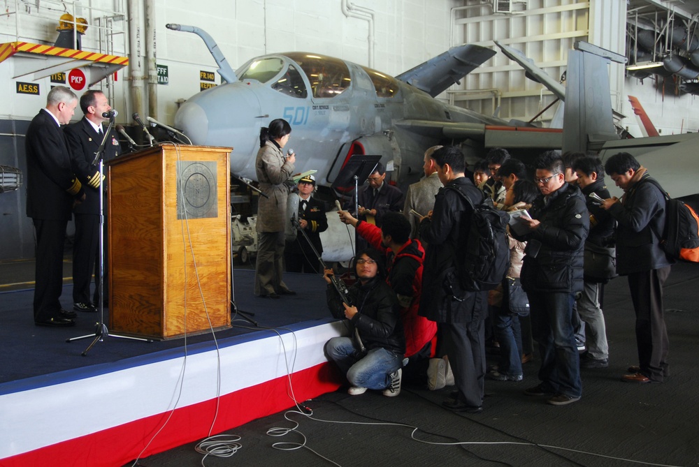 USS Nimitz leaders meet with media