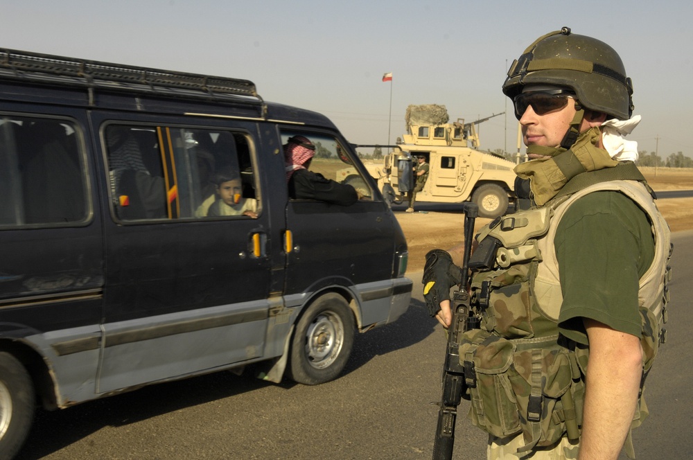 Iraqi Army and Polish Soldiers Conduct Checkpoint