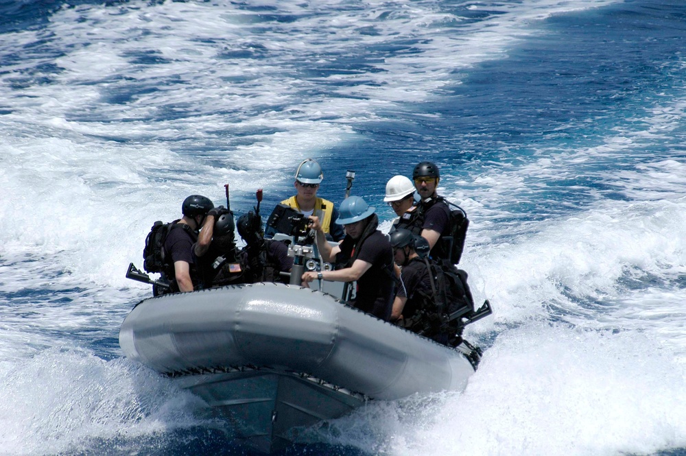 Joint navies practice search and seize skills during exercise