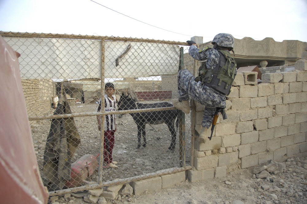 Working with the Iraqi national police in Jisr Diyala