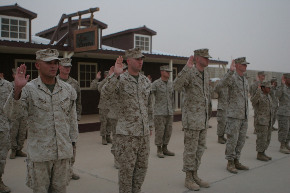 Retention specialists bring reenlistment opportunities to &quot;Tun Tavern&quot;