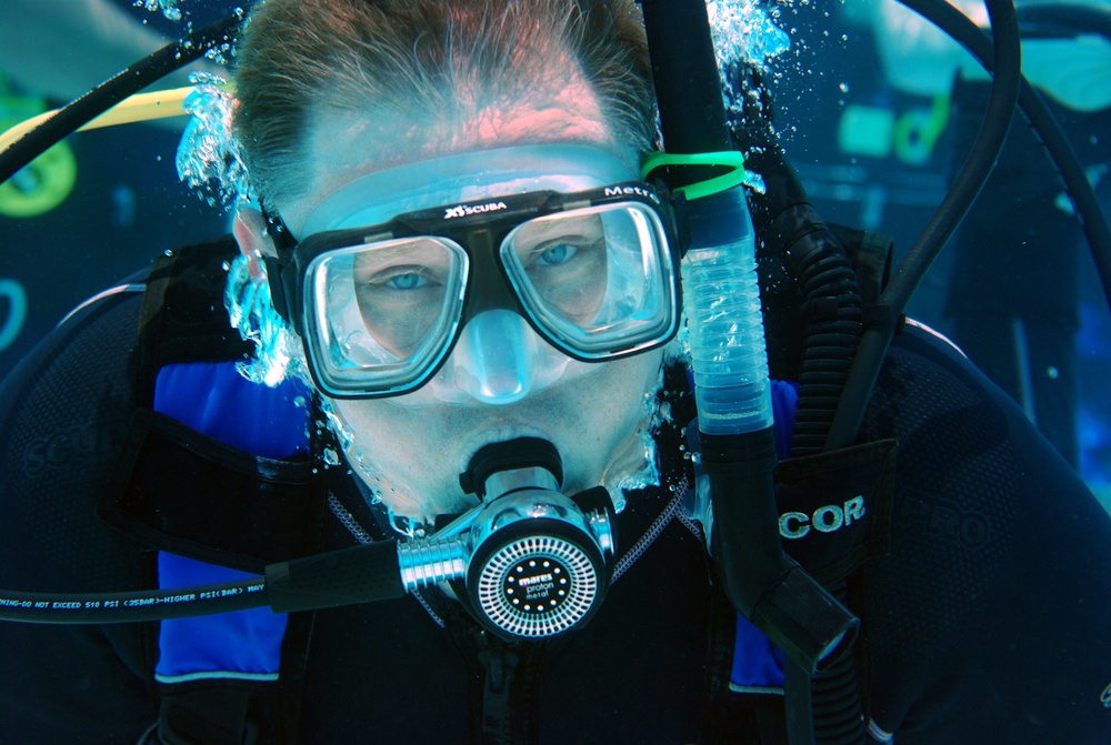 Troopers Get Scuba Certification in Guantanamo Bay