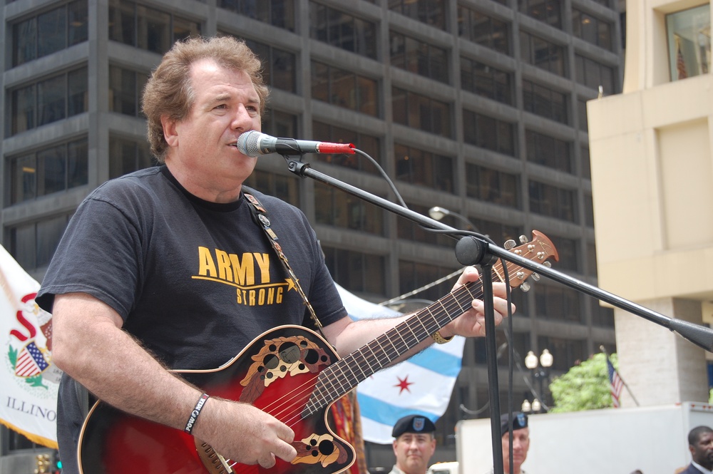 Army Celebrates 233rd Birthday in Chicago's Daley Plaza