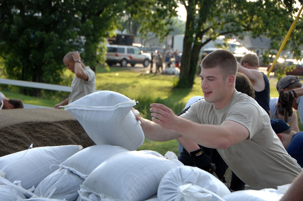 Guard Floods States With Assistance as Waters Rise