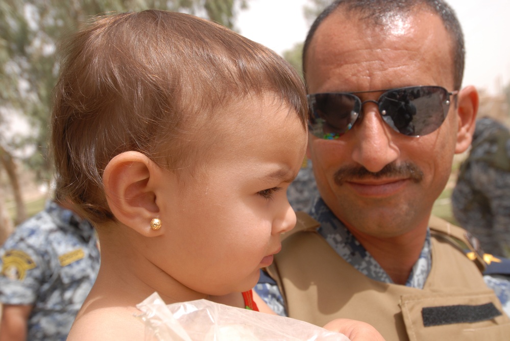 Iraqi National Police Hand Out Toys