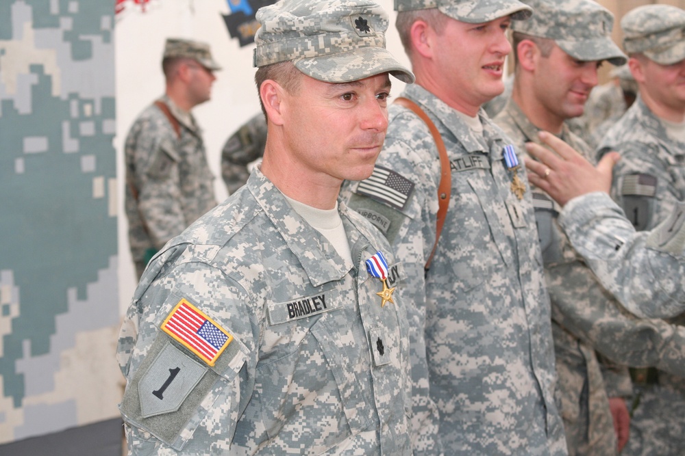 Pilot Awarded Silver Star, Combat Aviation Brigade, 1st ID