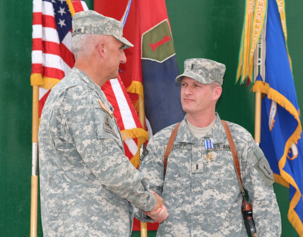 Pilot Awarded Distinguished Flying Cross, Combat Aviation Brigade, 1st Infantry Division