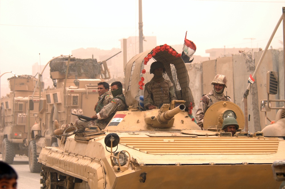Iraqi Soldiers Patrol Sadr City
