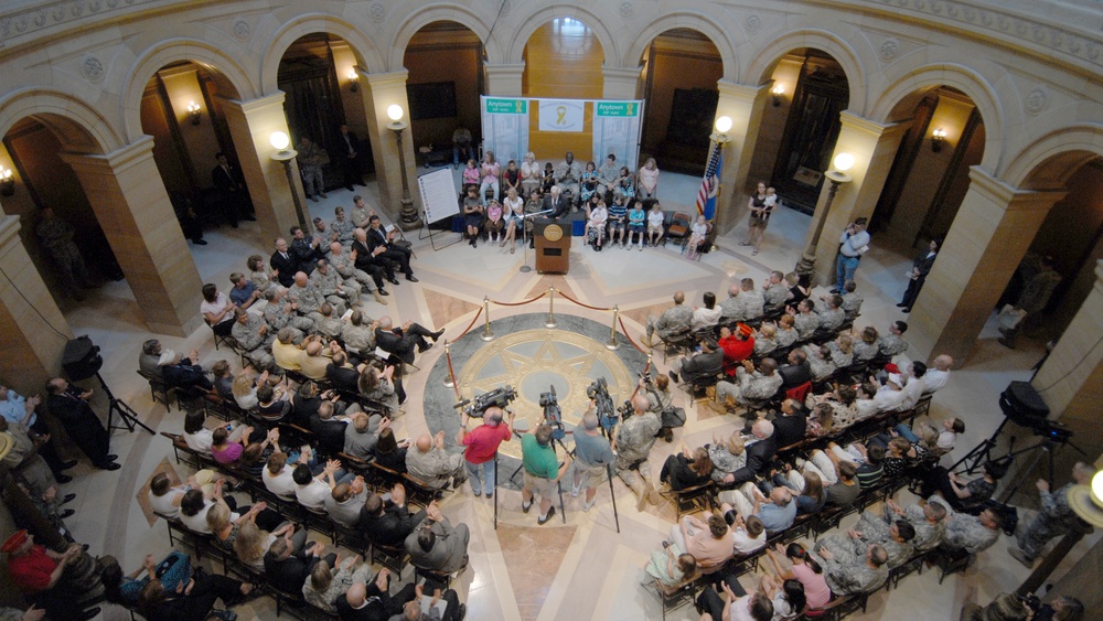 Minnesota Governor, National Guard signs official Military Family and Community Covenant