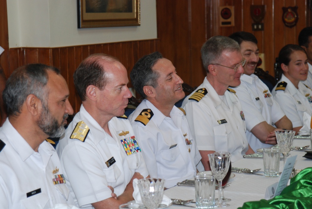 Vice Adm. Cosgriff address Pakistan navy war college