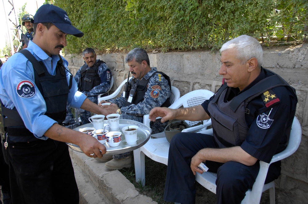 Iraqi Police Conduct Cordon and Search in Mosul